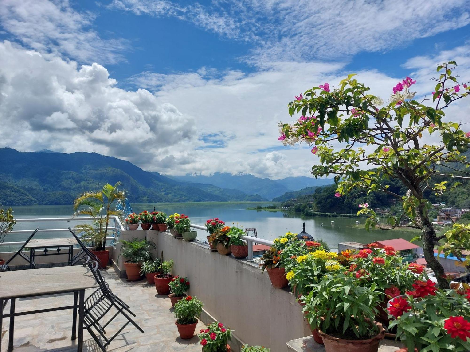 Hotel Kunja Pokhara Luaran gambar